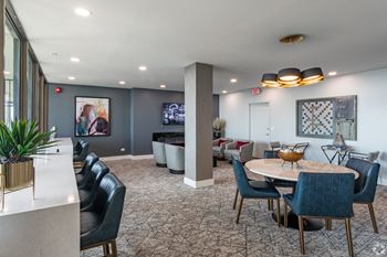 40Th floor lounge